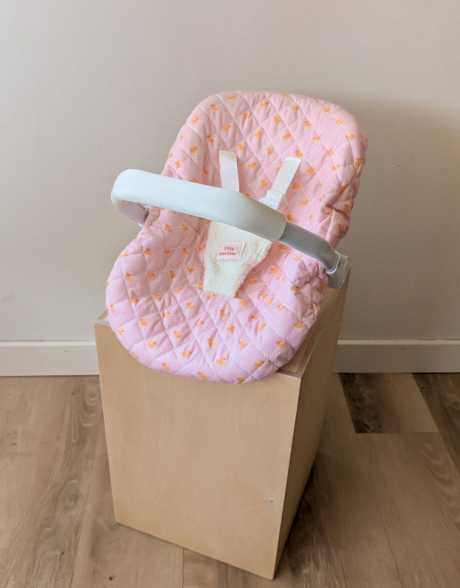 Tiny Harlow Car Seat - Pink Ducky